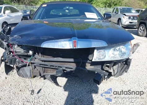 2001 Lincoln Town Car Signature from USA, damaged, VIN 1LNHM82W81Y715016